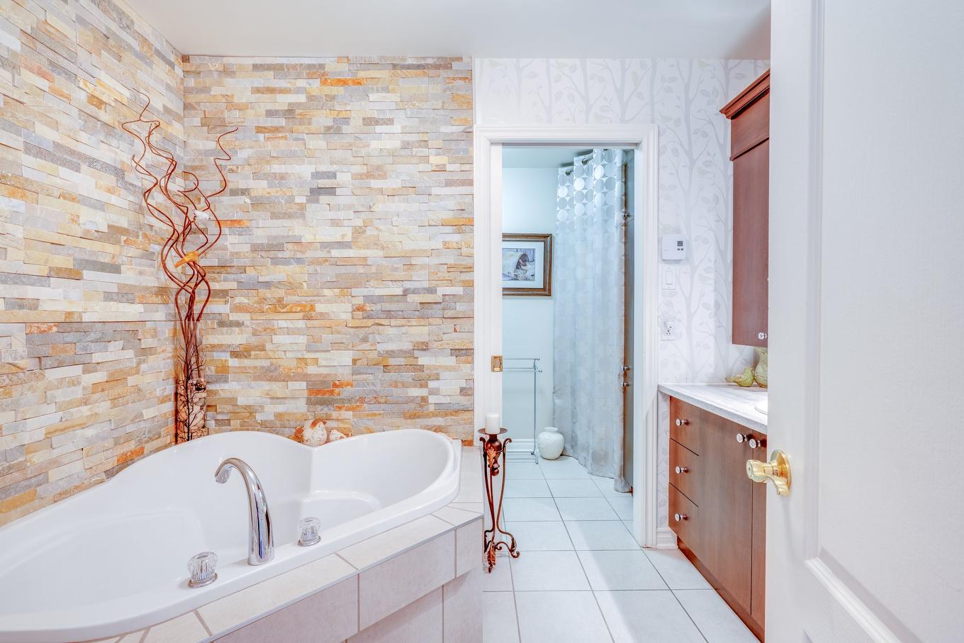 Bathroom - 401-2460 Boul. Lafontaine, Saint-Jérôme, QC - Indoor Photo Showing Bathroom