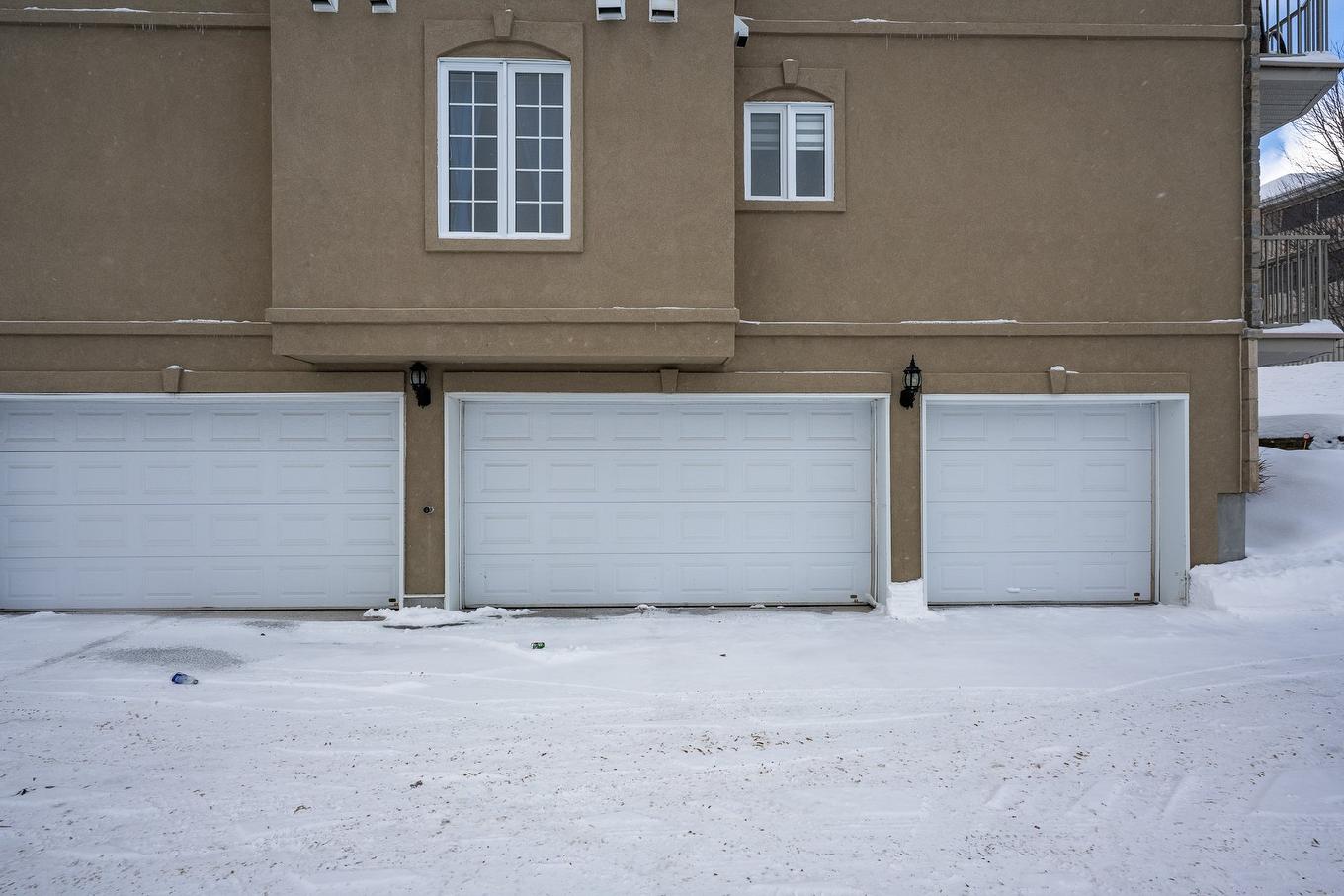 Garage - 401-2460 Boul. Lafontaine, Saint-Jérôme, QC - Indoor Photo Showing Garage