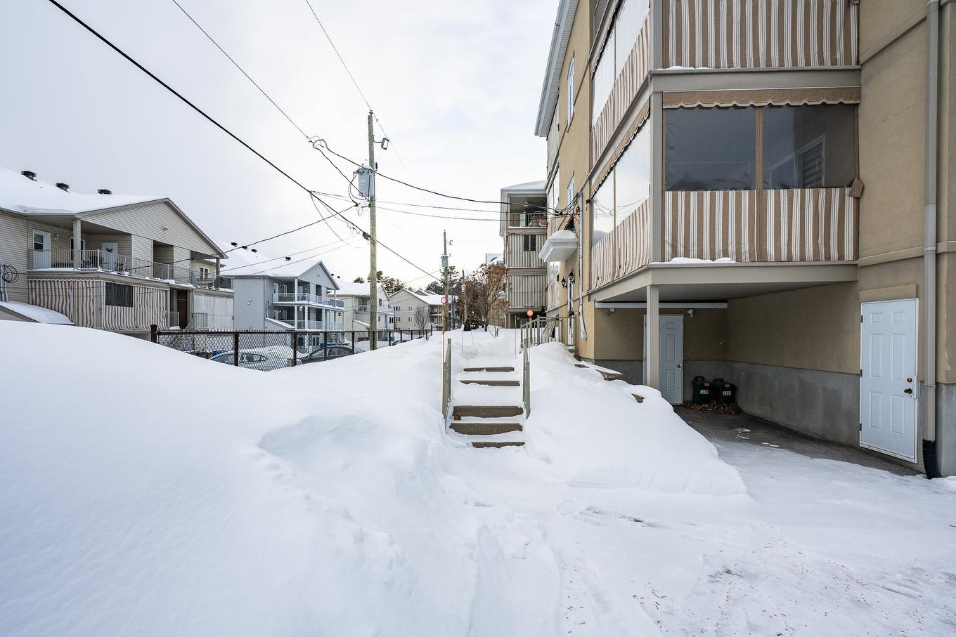 Exterior entrance - 401-2460 Boul. Lafontaine, Saint-Jérôme, QC - Outdoor