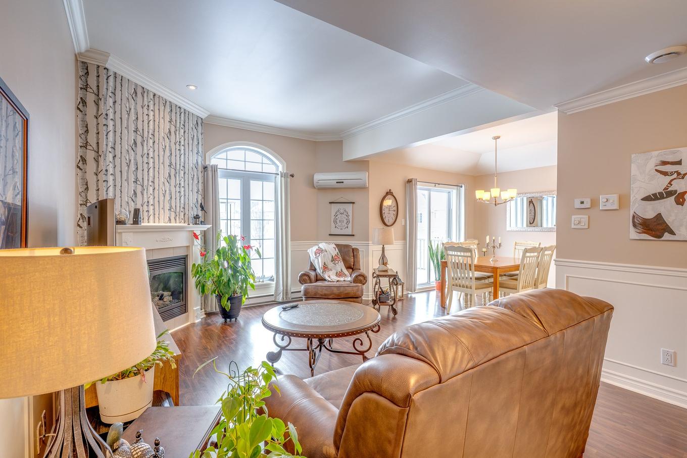 Overall view - 401-2460 Boul. Lafontaine, Saint-Jérôme, QC - Indoor Photo Showing Living Room With Fireplace