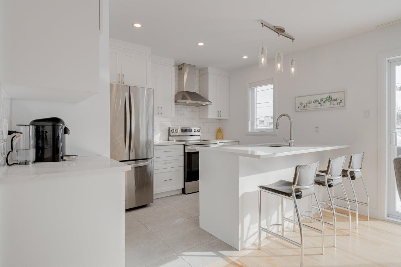 Cuisine - 25 Rue Robert-Laplante, Sainte-Catherine-De-La-Jacques-Cartier, QC - Indoor Photo Showing Kitchen With Upgraded Kitchen
