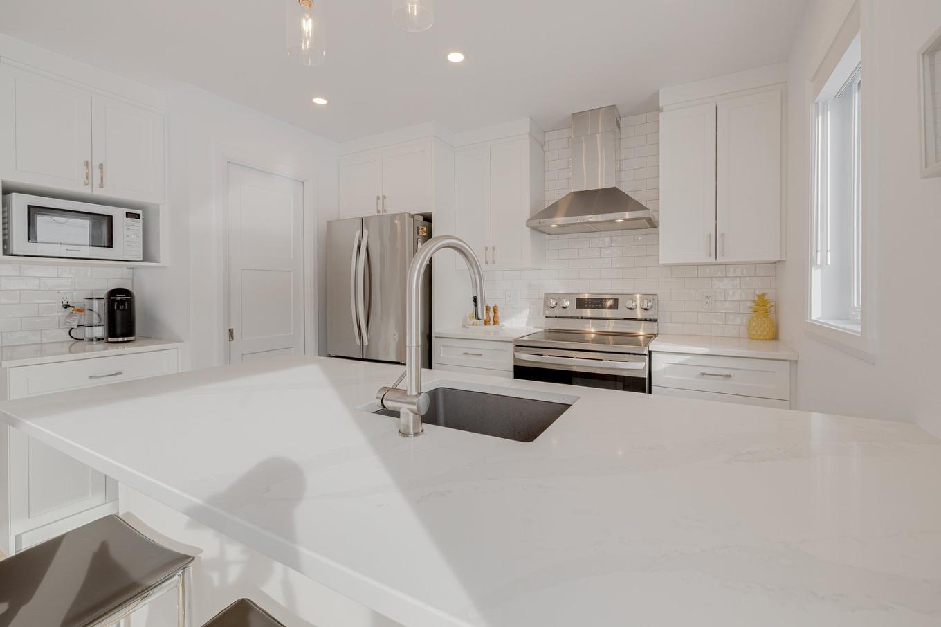 Cuisine - 25 Rue Robert-Laplante, Sainte-Catherine-De-La-Jacques-Cartier, QC - Indoor Photo Showing Kitchen With Upgraded Kitchen