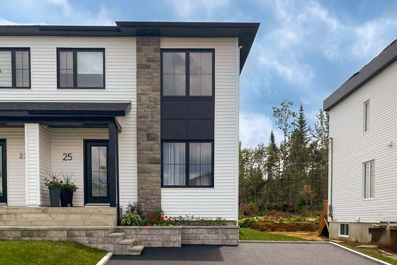 Façade - 25 Rue Robert-Laplante, Sainte-Catherine-De-La-Jacques-Cartier, QC - Outdoor