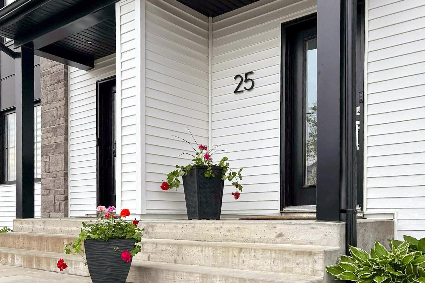 Entrée extérieure - 25 Rue Robert-Laplante, Sainte-Catherine-De-La-Jacques-Cartier, QC - Outdoor