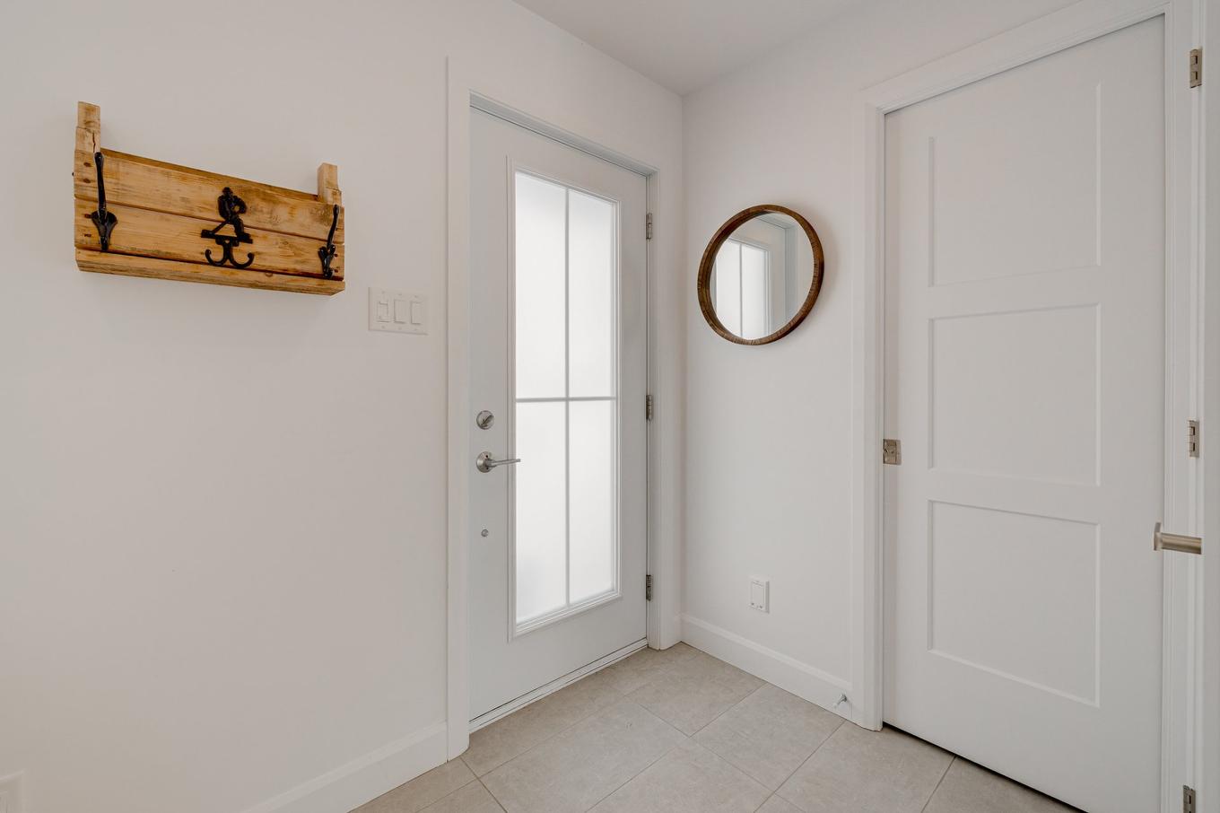 Hall d'entrée/Vestibule - 25 Rue Robert-Laplante, Sainte-Catherine-De-La-Jacques-Cartier, QC - Indoor Photo Showing Other Room