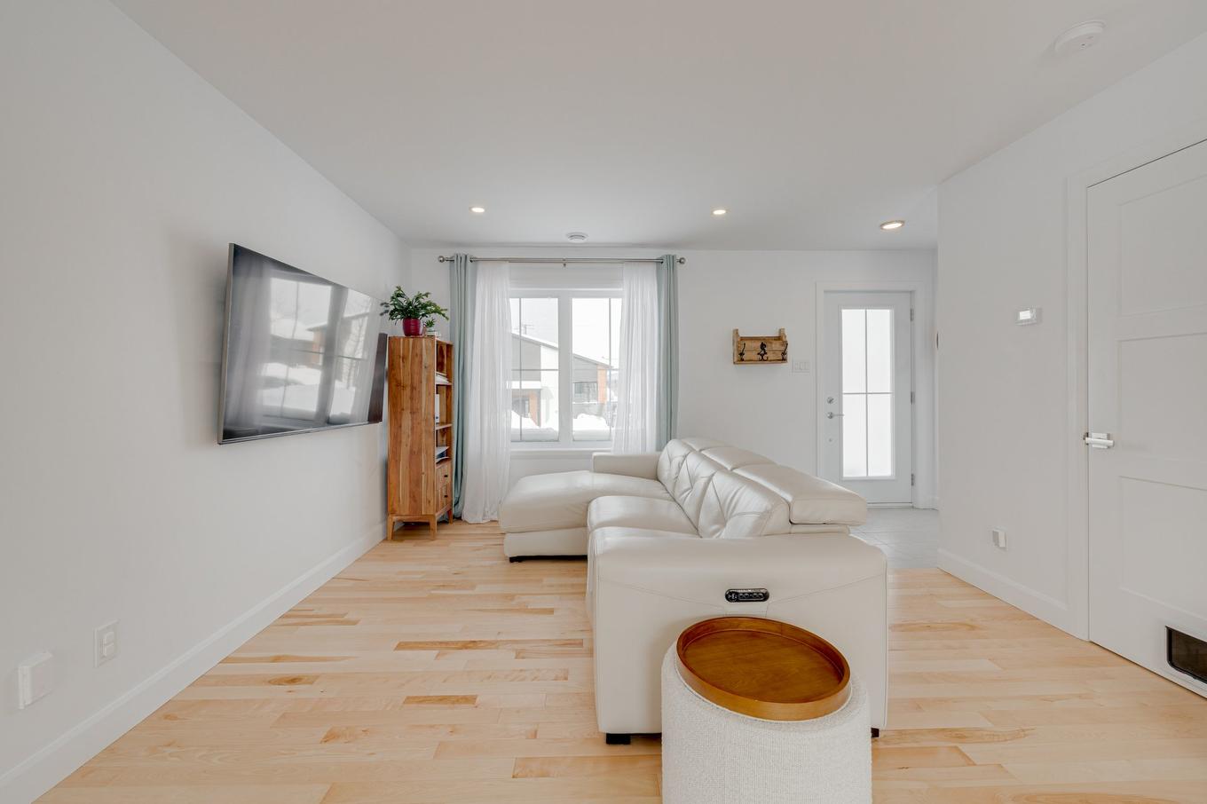 Salon - 25 Rue Robert-Laplante, Sainte-Catherine-De-La-Jacques-Cartier, QC - Indoor