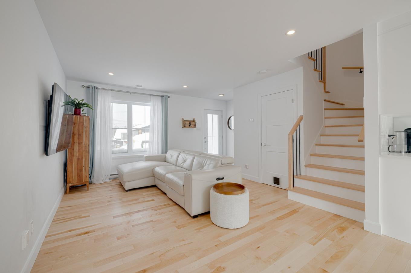 Salon - 25 Rue Robert-Laplante, Sainte-Catherine-De-La-Jacques-Cartier, QC - Indoor Photo Showing Living Room