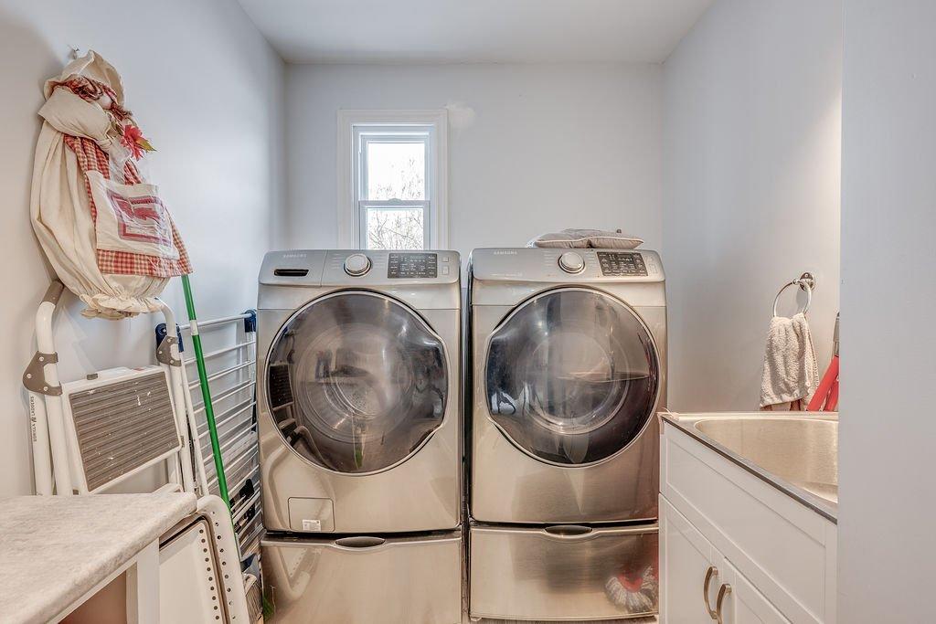 Laundry room - 9326 Rue St-François, Mirabel, QC - Indoor Photo Showing Laundry Room