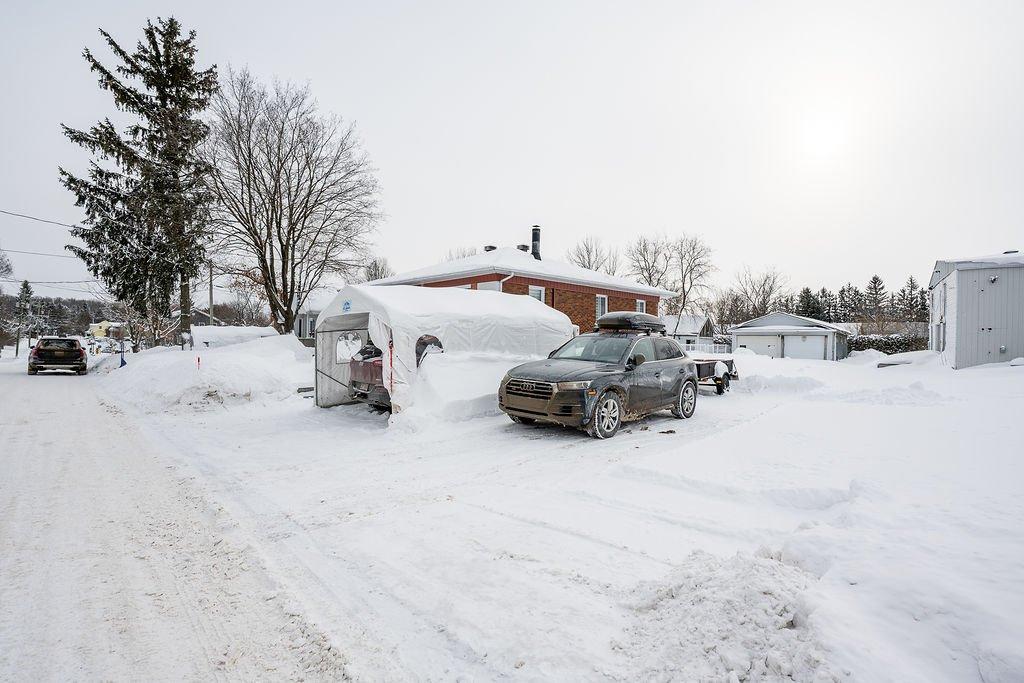 Parking - 9326 Rue St-François, Mirabel, QC - Outdoor
