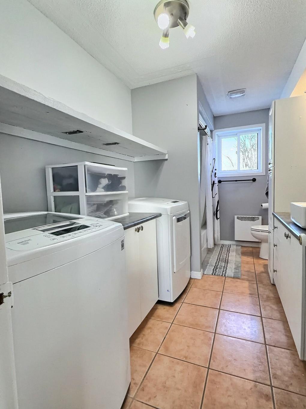 Salle de bains - 4 Rue Rivest O., Laverlochère-Angliers, QC - Indoor Photo Showing Laundry Room