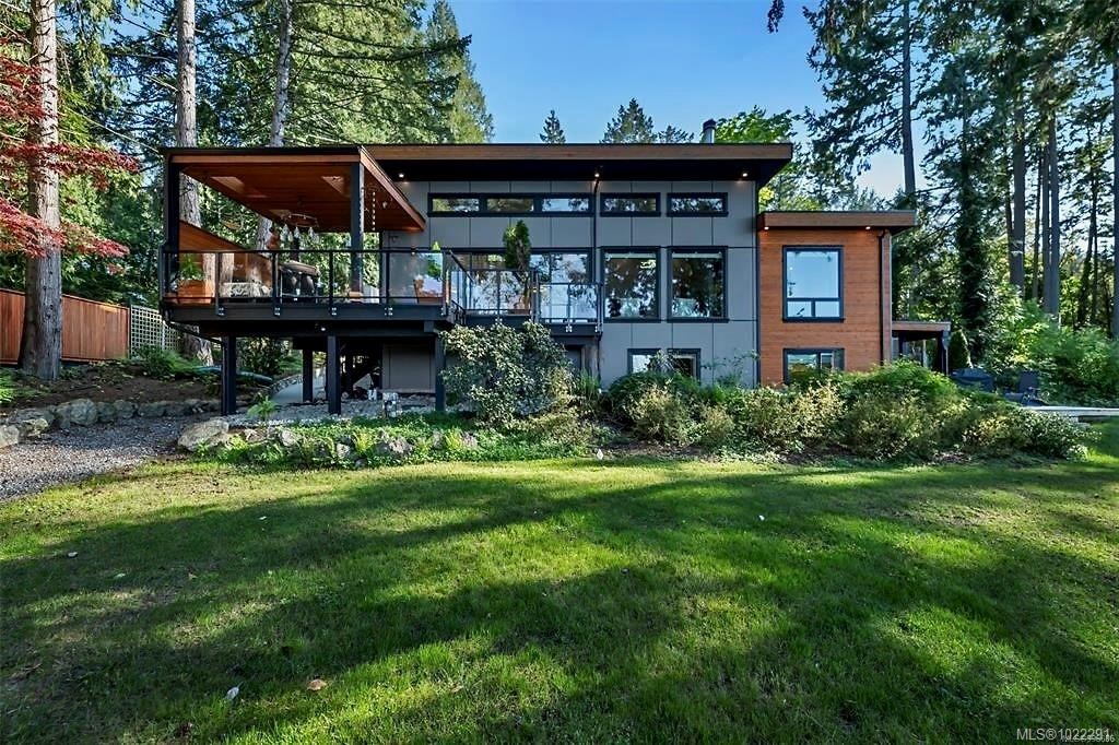 2250 Dolphin Rd, North Saanich, BC