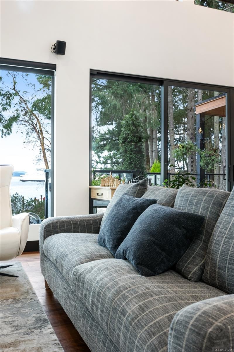 2250 Dolphin Rd, North Saanich, BC