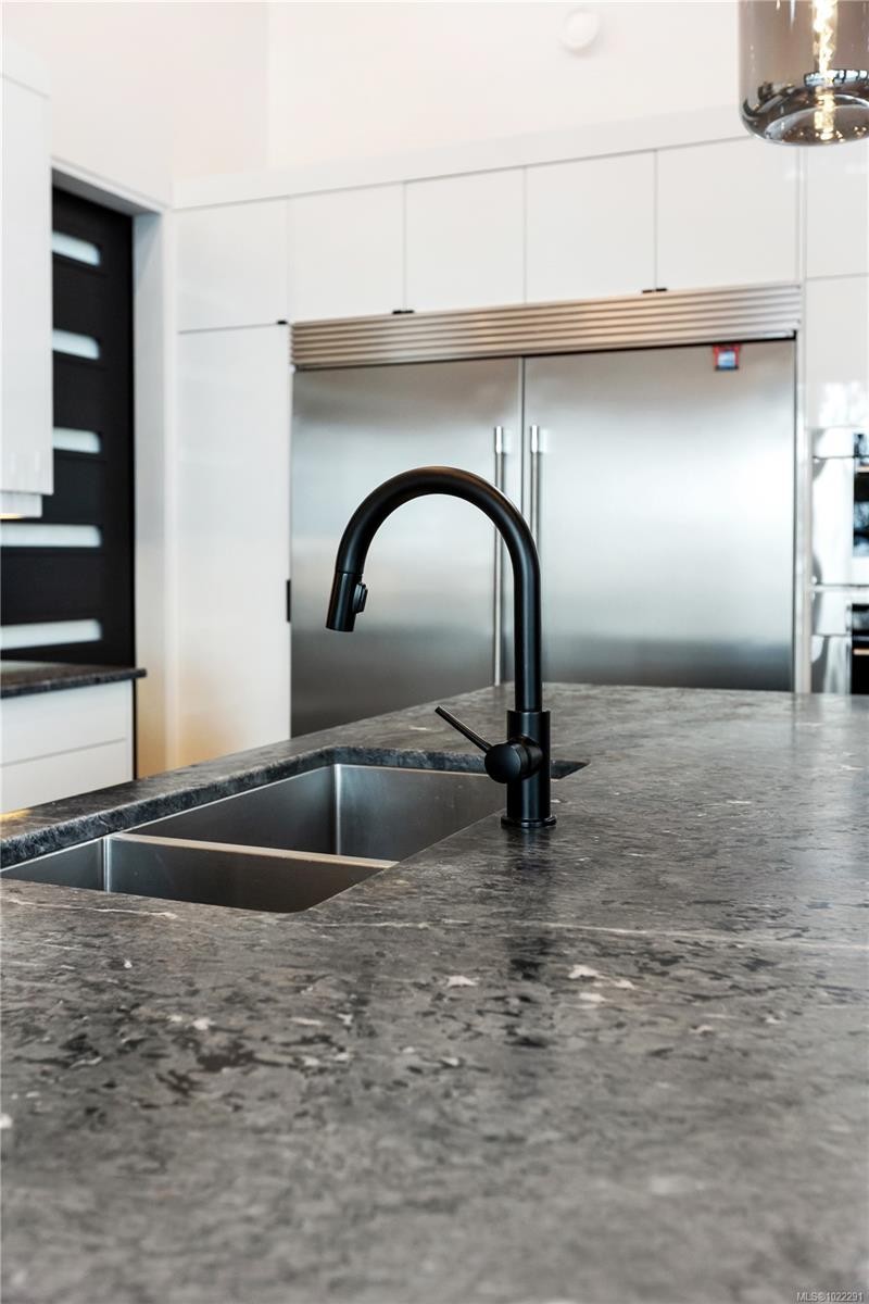 2250 Dolphin Rd, North Saanich, BC