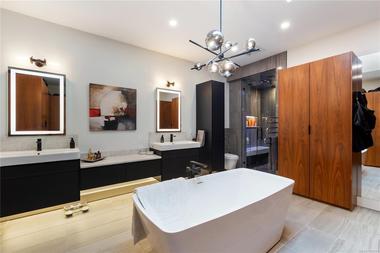 2250 Dolphin Rd, North Saanich, BC