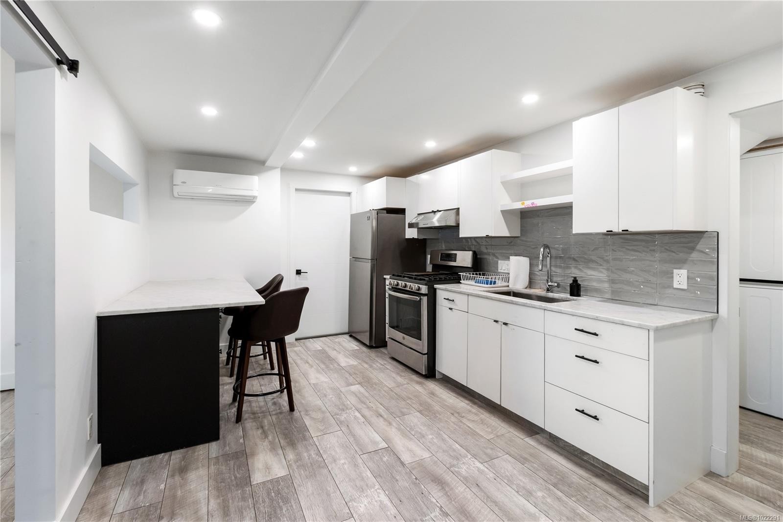 2250 Dolphin Rd, North Saanich, BC