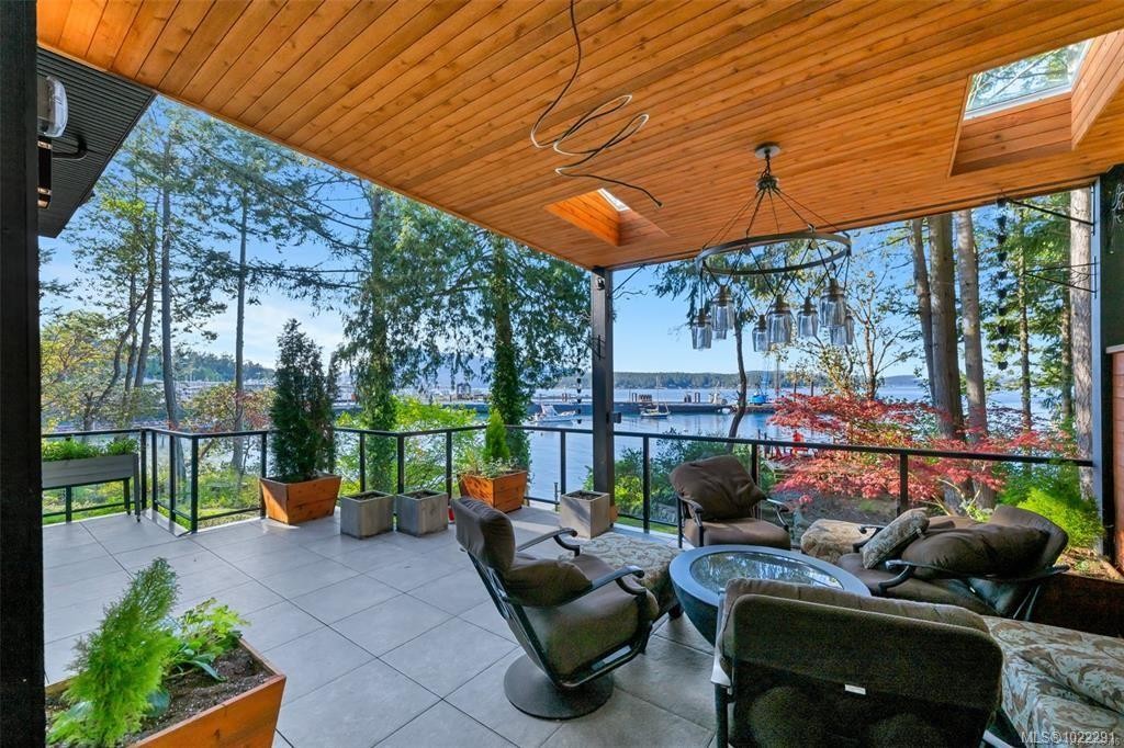 2250 Dolphin Rd, North Saanich, BC