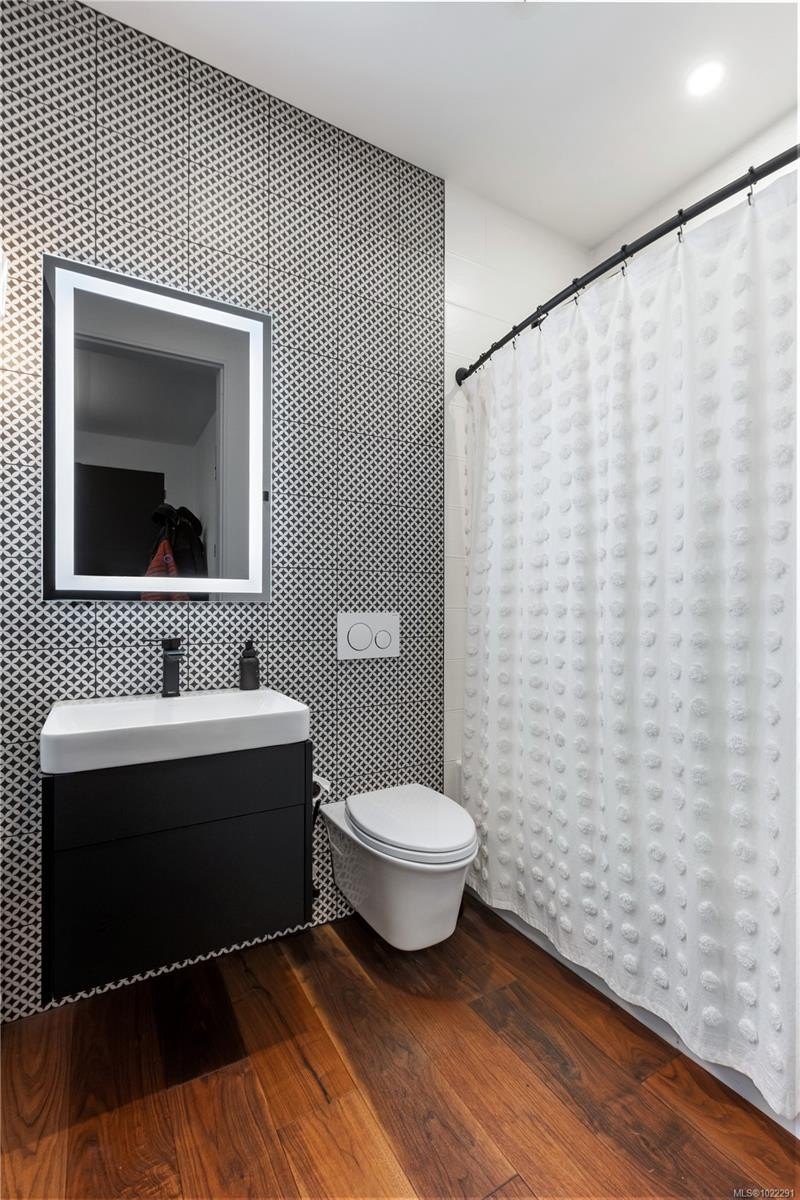 2250 Dolphin Rd, North Saanich, BC