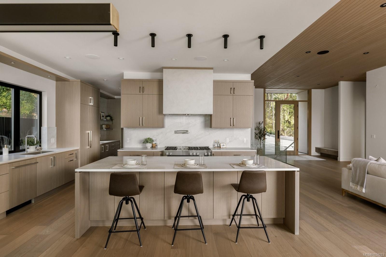 418 Lands End Rd, North Saanich, BC