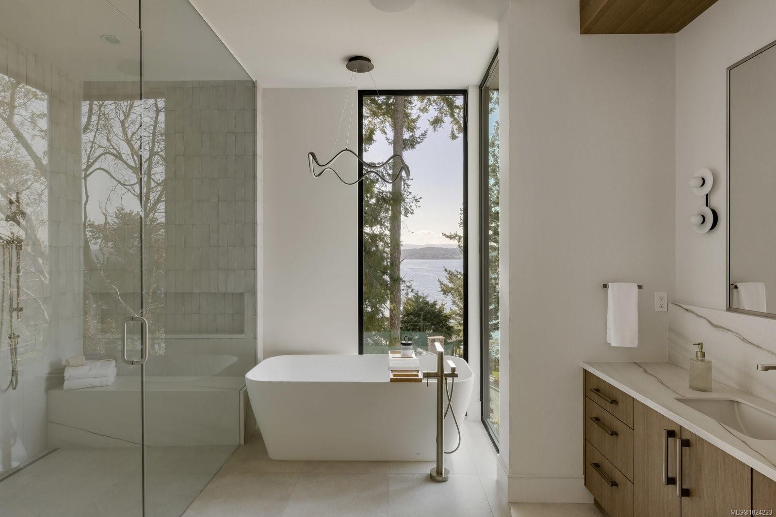 418 Lands End Rd, North Saanich, BC