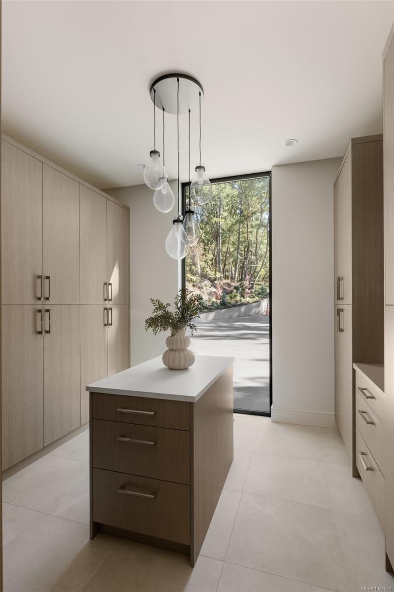 418 Lands End Rd, North Saanich, BC