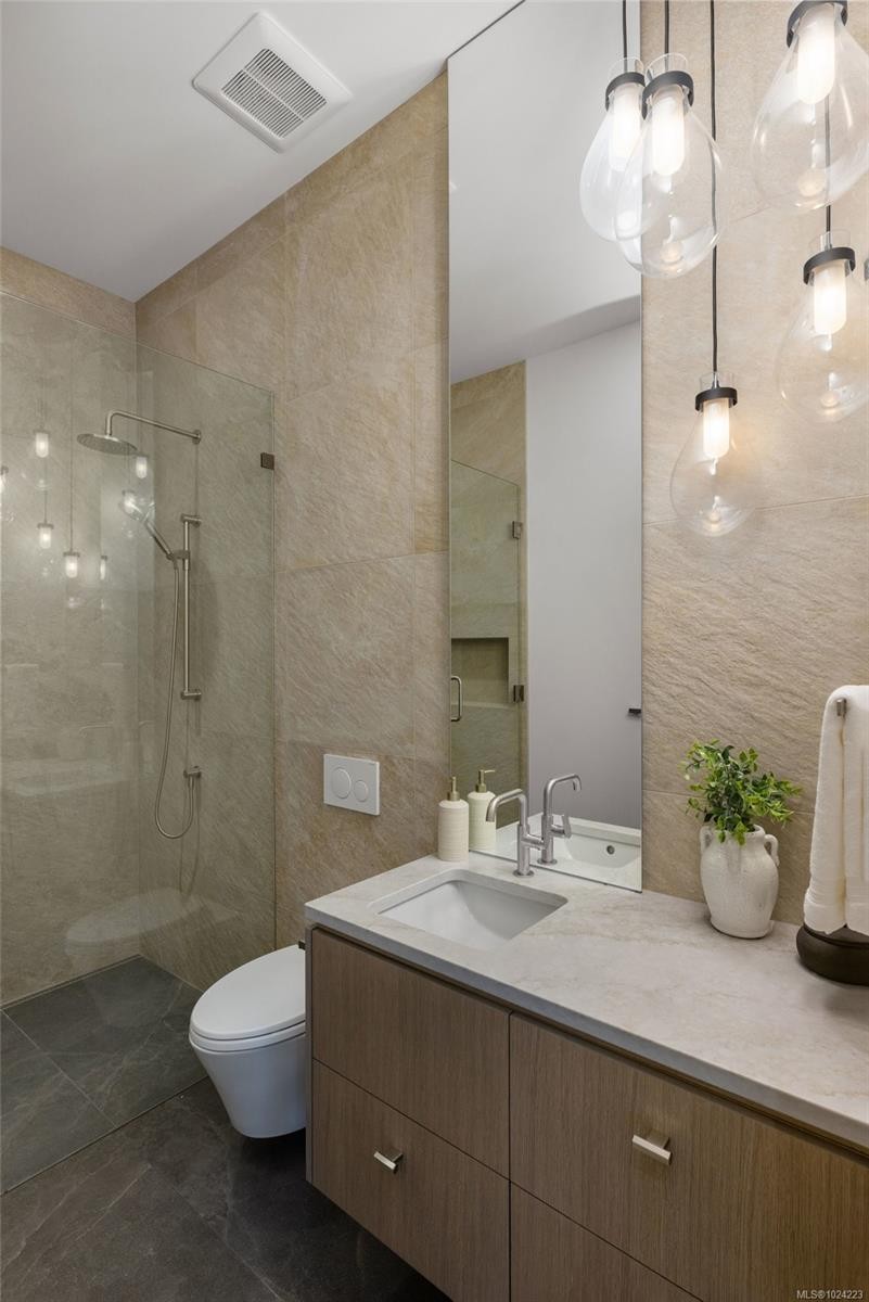 418 Lands End Rd, North Saanich, BC