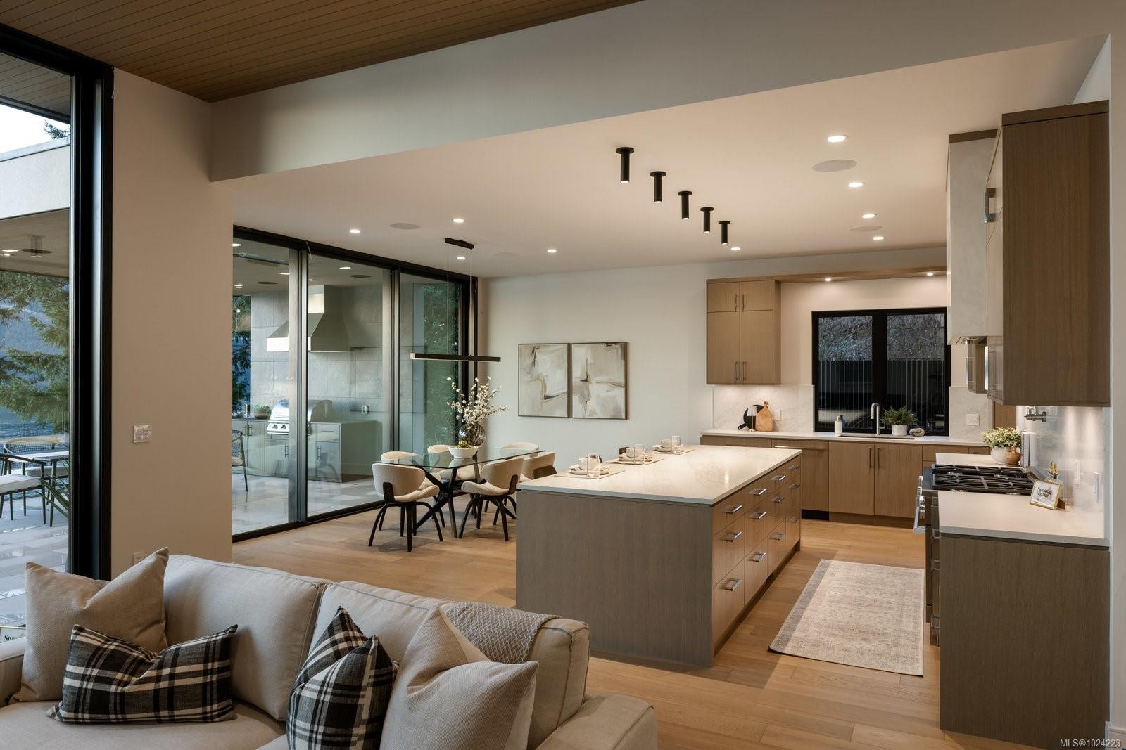 418 Lands End Rd, North Saanich, BC