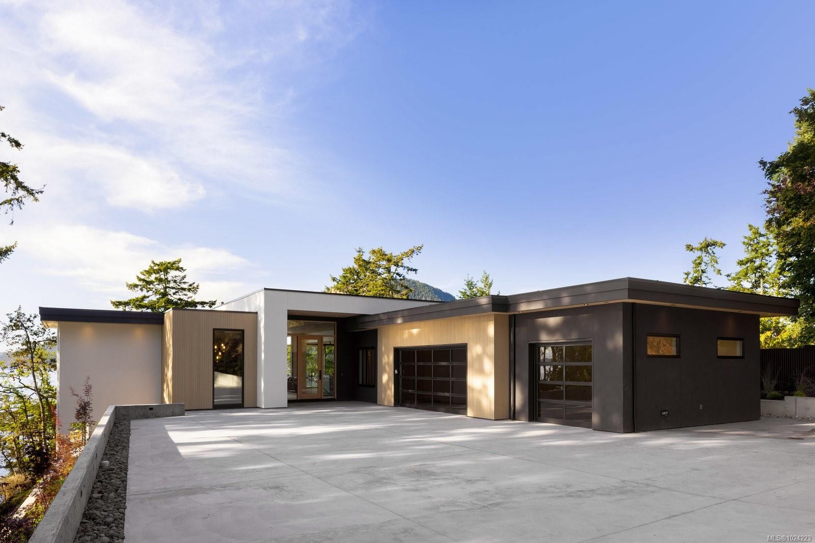 418 Lands End Rd, North Saanich, BC