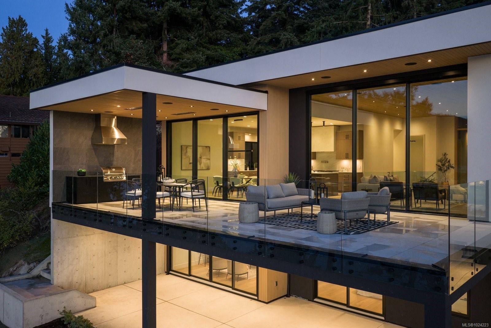 418 Lands End Rd, North Saanich, BC