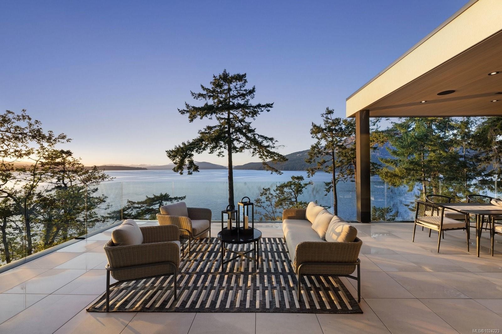 418 Lands End Rd, North Saanich, BC