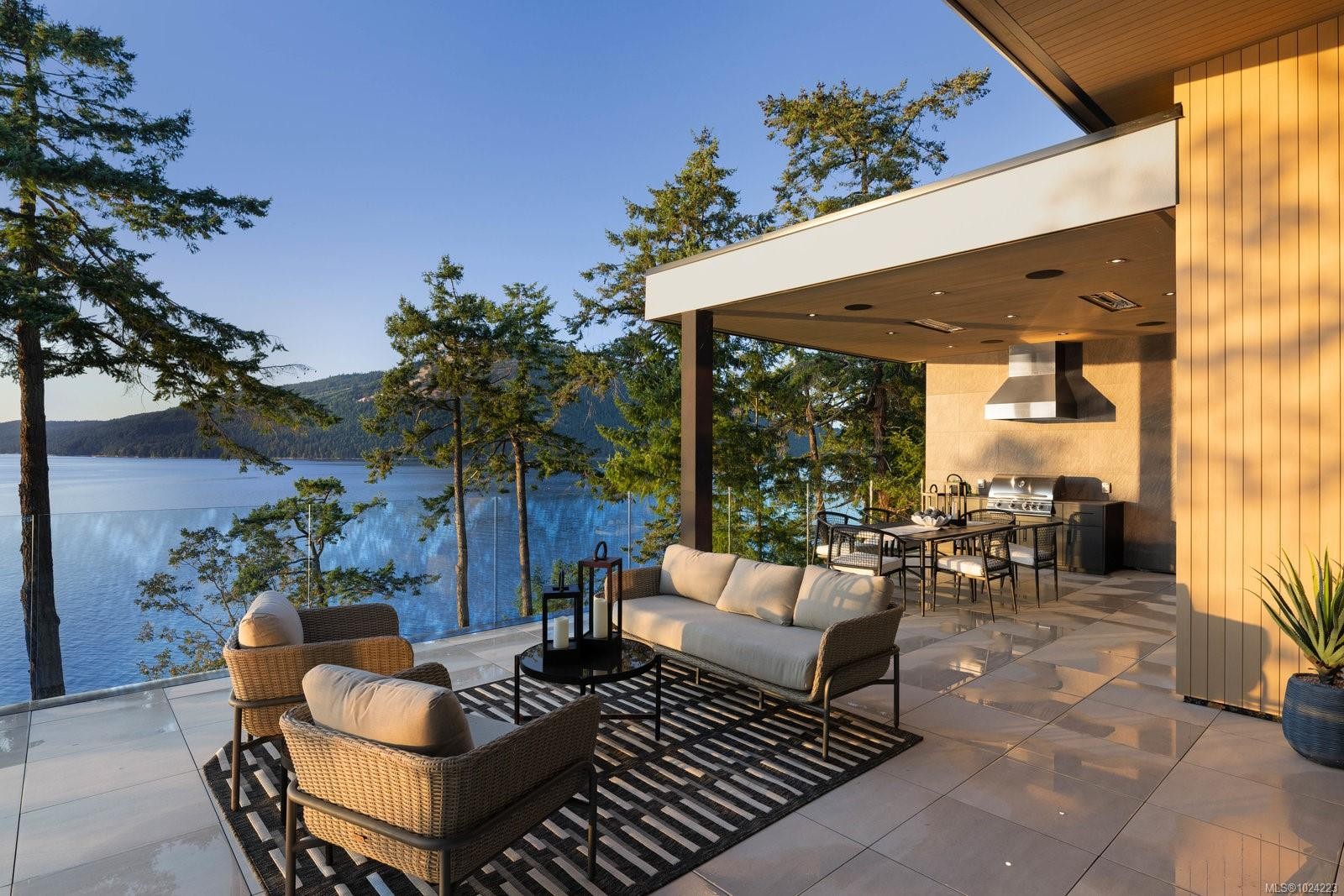 418 Lands End Rd, North Saanich, BC