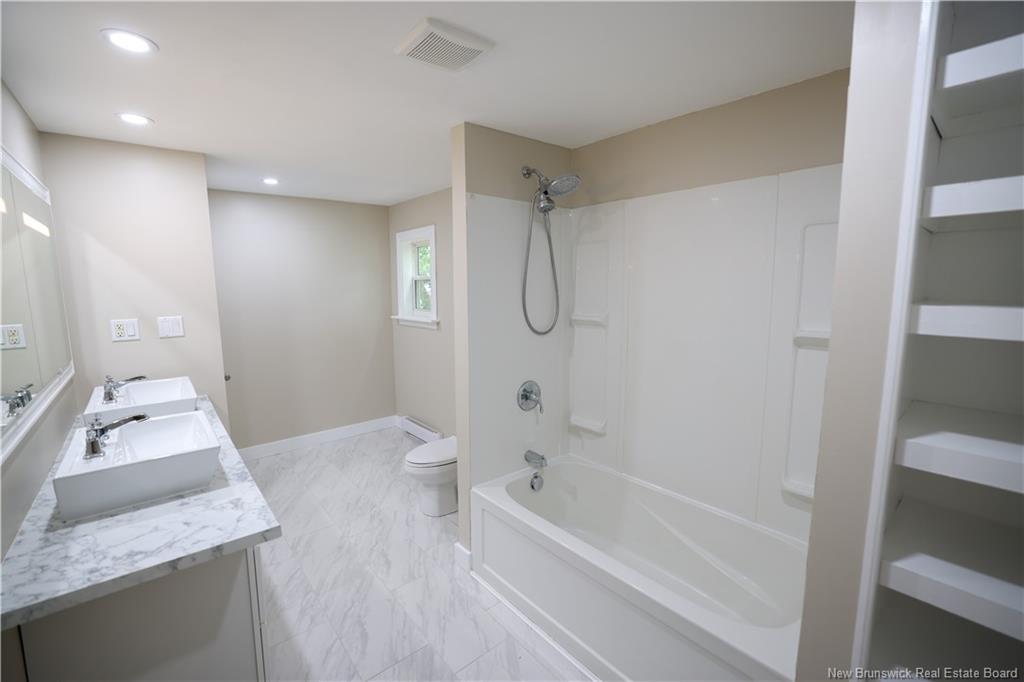 542 Salisbury Rd, Moncton, NB