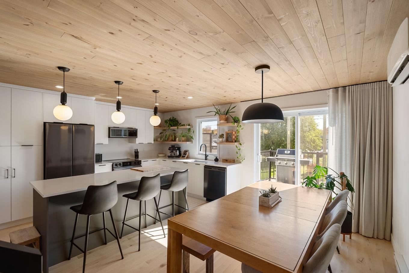 Overall view - Rue Des Premières-Nations, Québec (Beauport), QC - Indoor Photo Showing Dining Room