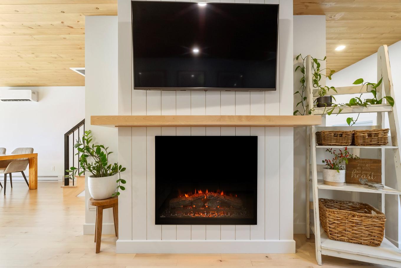 Living room - Rue Des Premières-Nations, Québec (Beauport), QC - Indoor Photo Showing Living Room With Fireplace