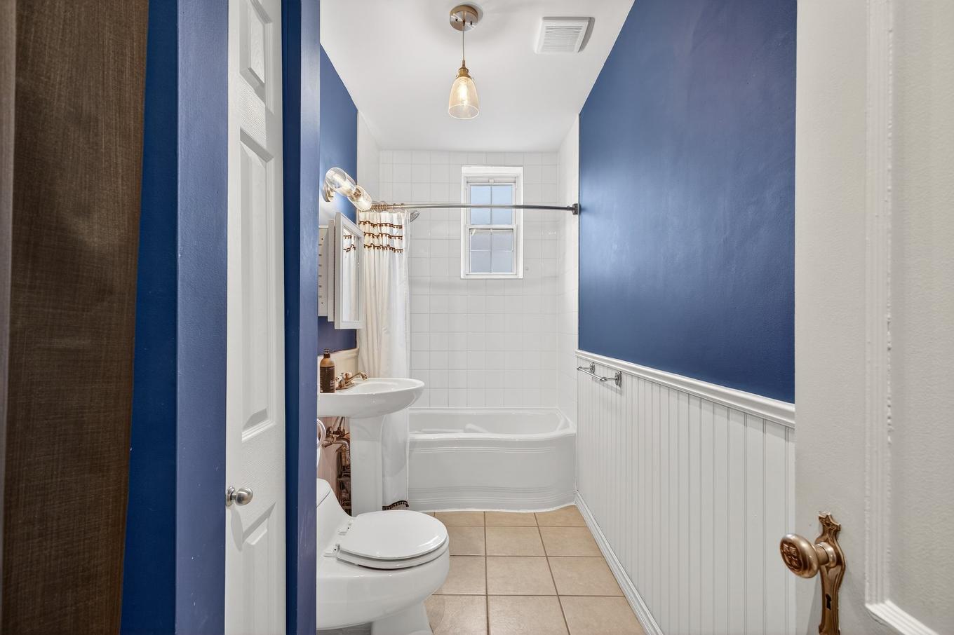 Bathroom - 17-4790 Ch. De La Côte-Des-Neiges, Montréal (Côte-Des-Neiges/Notre-Dame-De-Grâce), QC - Indoor Photo Showing Bathroom