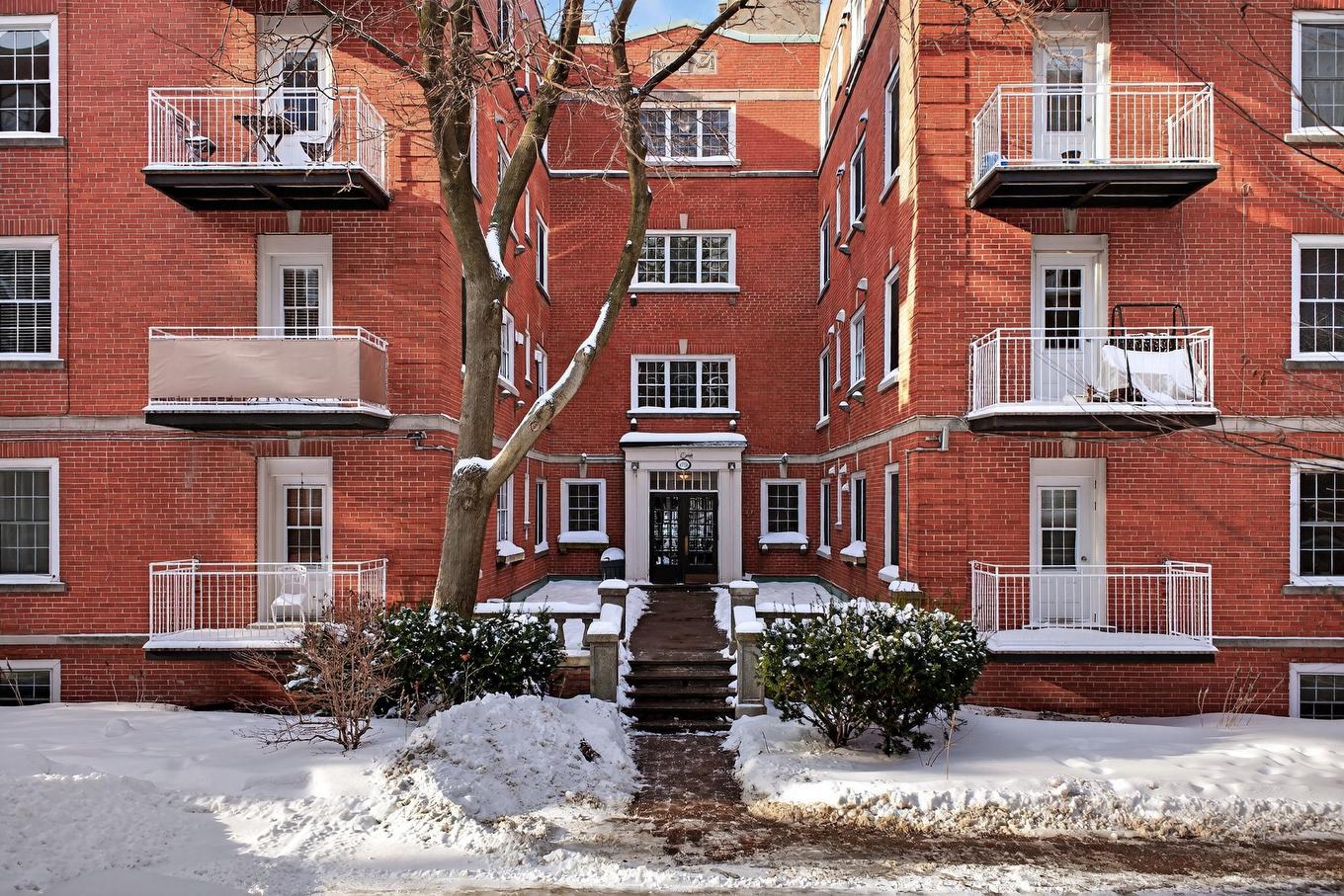 Exterior entrance - 17-4790 Ch. De La Côte-Des-Neiges, Montréal (Côte-Des-Neiges/Notre-Dame-De-Grâce), QC - Outdoor With Balcony