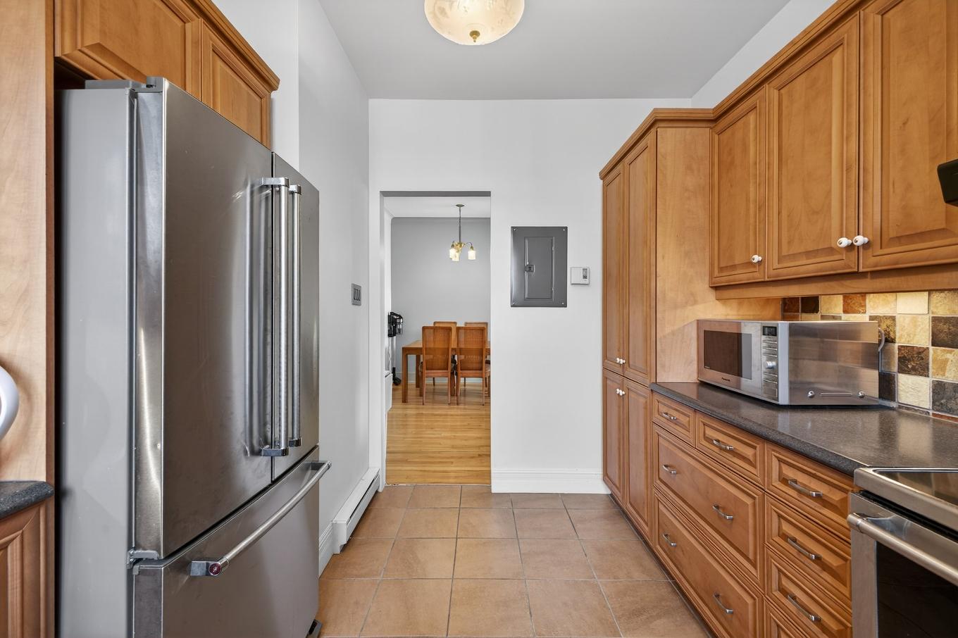 Kitchen - 17-4790 Ch. De La Côte-Des-Neiges, Montréal (Côte-Des-Neiges/Notre-Dame-De-Grâce), QC - Indoor Photo Showing Kitchen