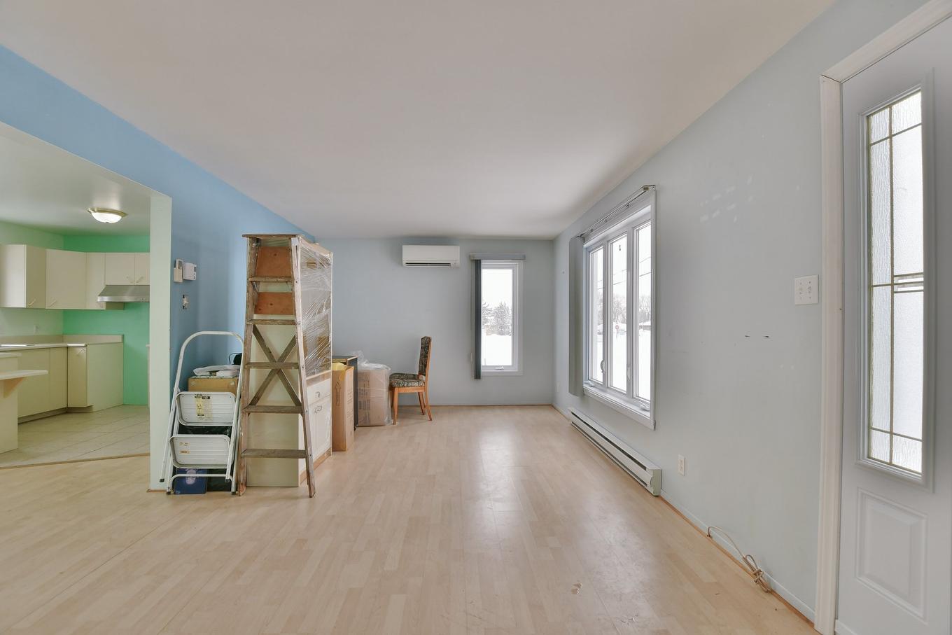 Living room - 53 Rue Des Pléiades, L'Épiphanie, QC - Indoor Photo Showing Other Room