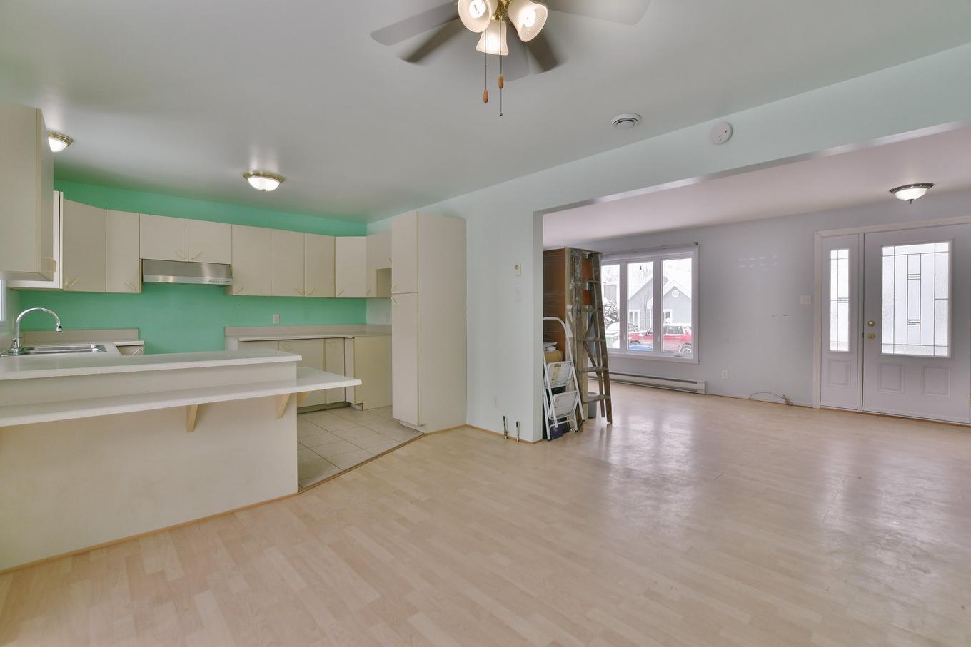 Dining room - 53 Rue Des Pléiades, L'Épiphanie, QC - Indoor Photo Showing Kitchen
