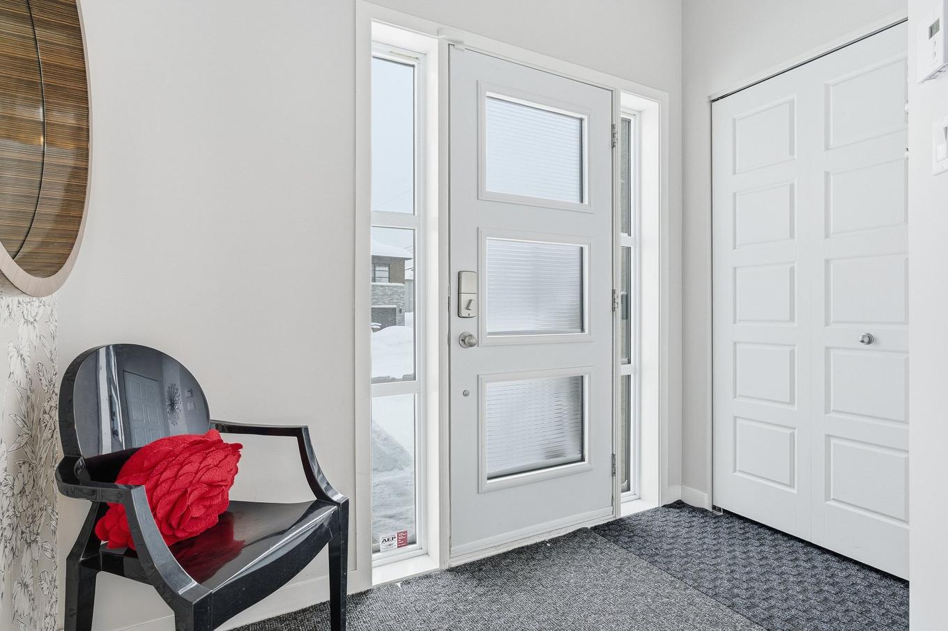 Hall d'entrée/Vestibule - 717 Rue De Chenonceau, Saint-Jérôme, QC - Indoor Photo Showing Other Room