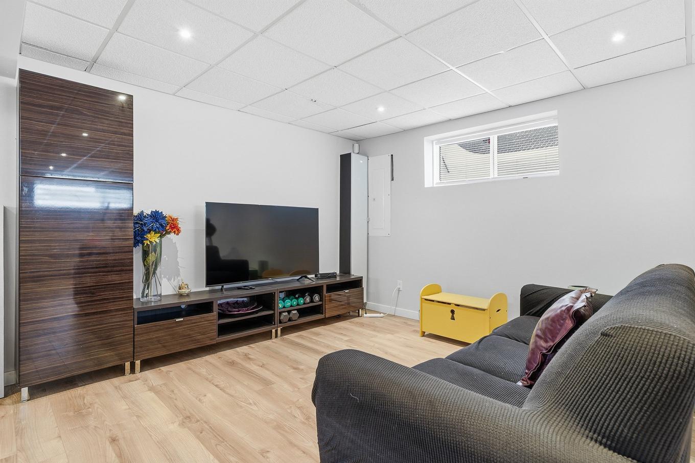 Salle familiale - 717 Rue De Chenonceau, Saint-Jérôme, QC - Indoor