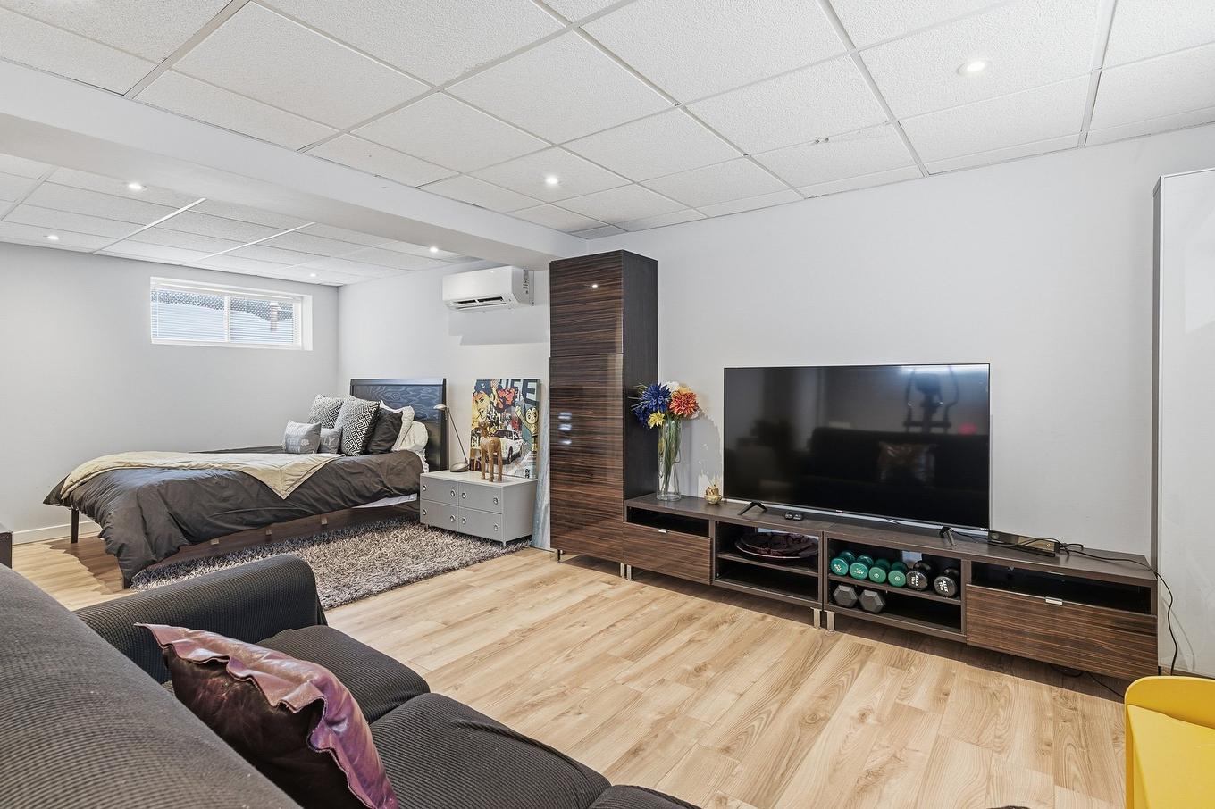 Salle familiale - 717 Rue De Chenonceau, Saint-Jérôme, QC - Indoor