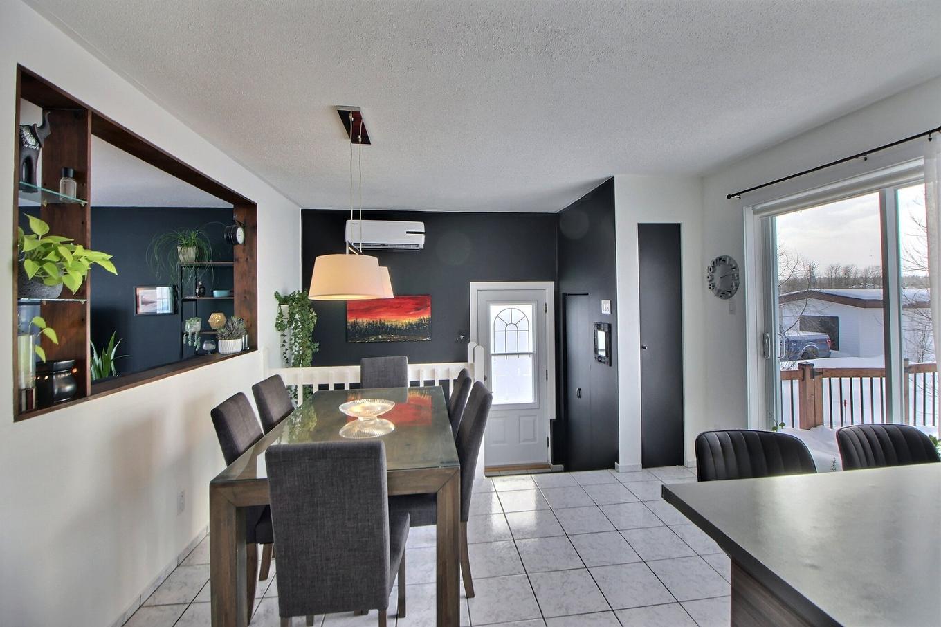 Dining room - 40 Rue De L'Aqueduc, Saint-Félix-De-Dalquier, QC - Indoor Photo Showing Dining Room
