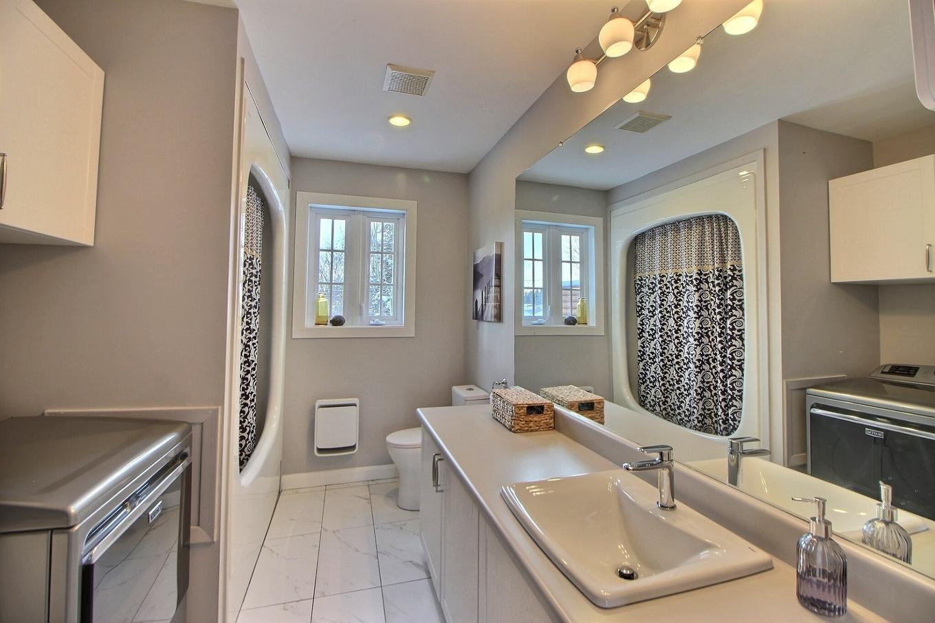 Bathroom - 40 Rue De L'Aqueduc, Saint-Félix-De-Dalquier, QC - Indoor