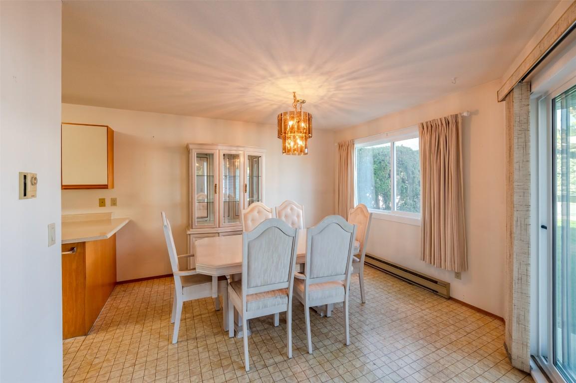 105-232 Kinney Avenue, Penticton, BC - Indoor Photo Showing Dining Room