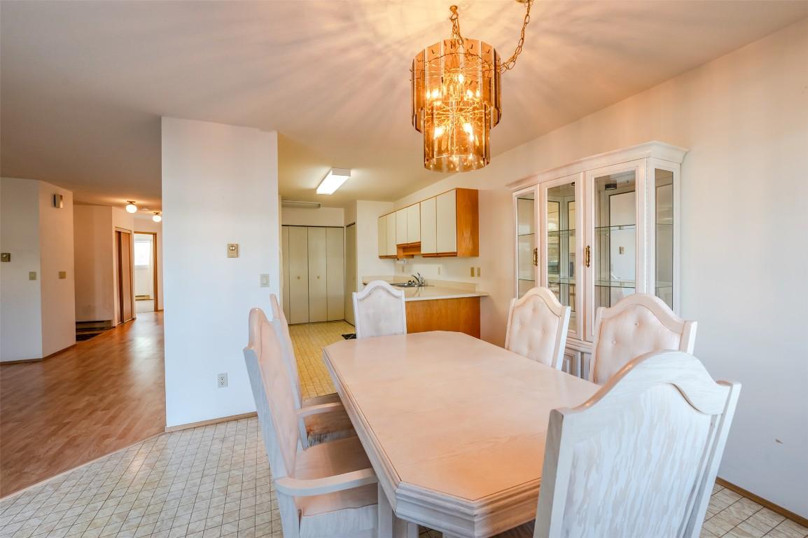 105-232 Kinney Avenue, Penticton, BC - Indoor Photo Showing Dining Room