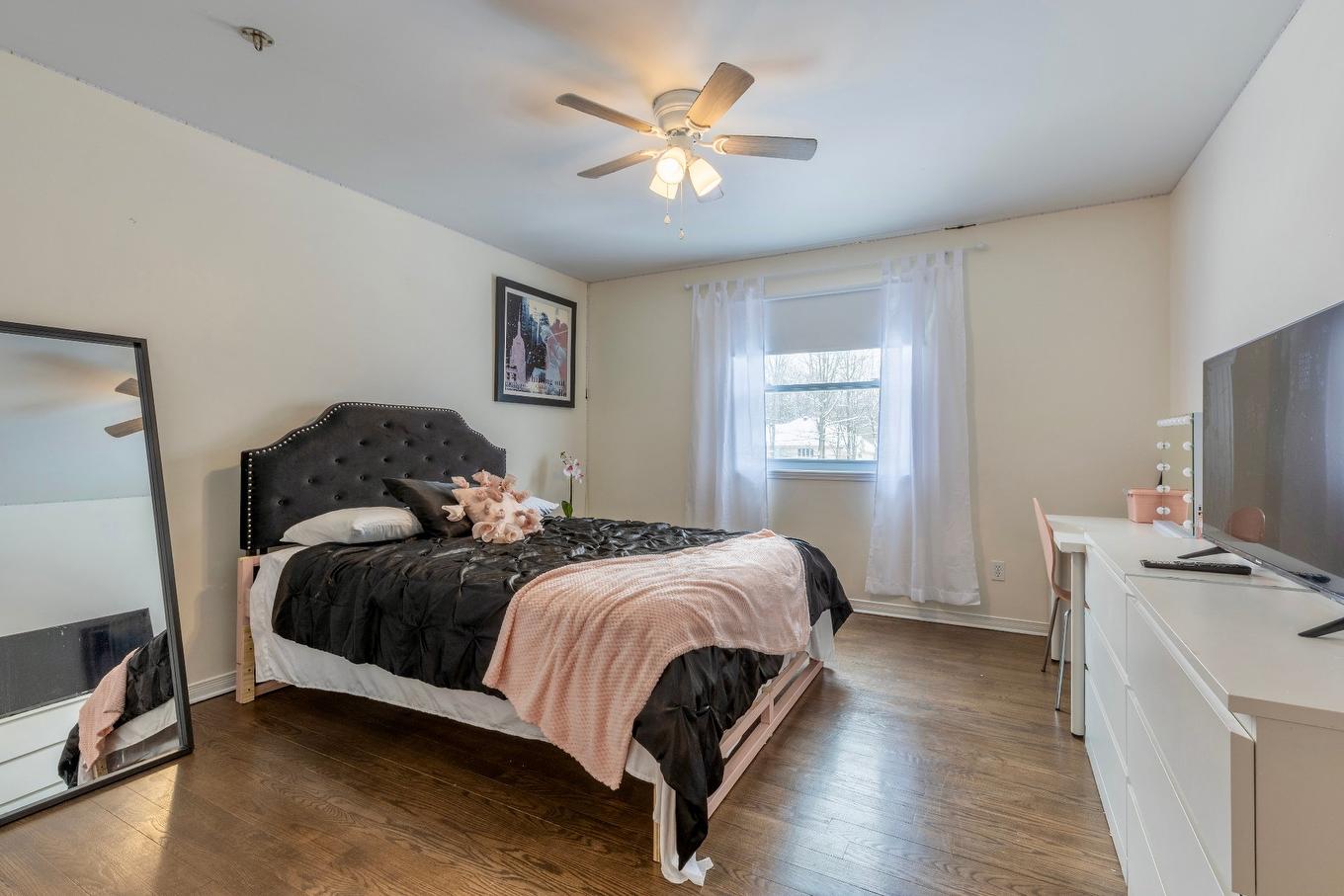 Bedroom - 1923 Rue Du Patrimoine, Saint-Lazare, QC - Indoor Photo Showing Bedroom