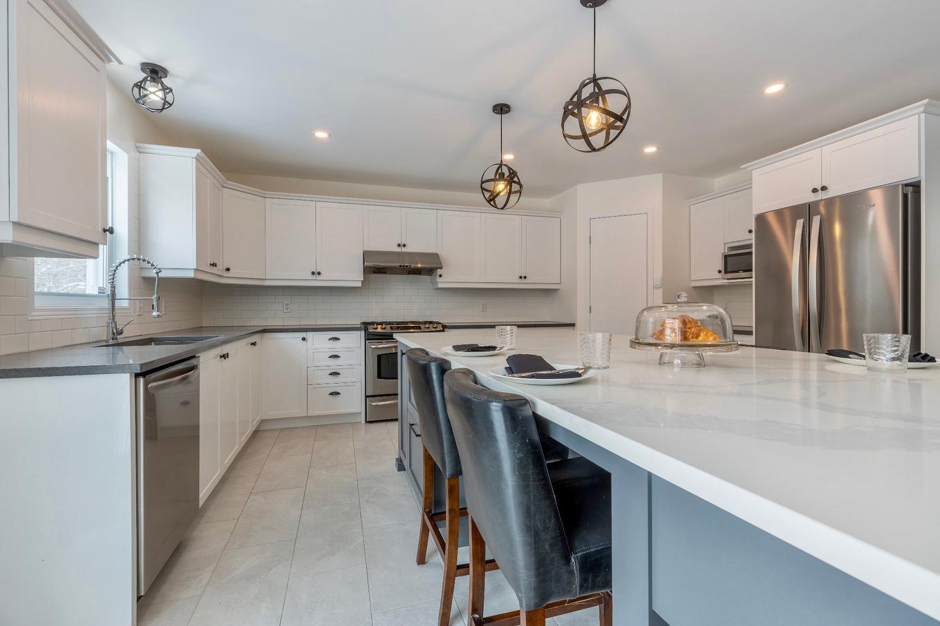 Kitchen - 1923 Rue Du Patrimoine, Saint-Lazare, QC - Indoor Photo Showing Kitchen With Upgraded Kitchen