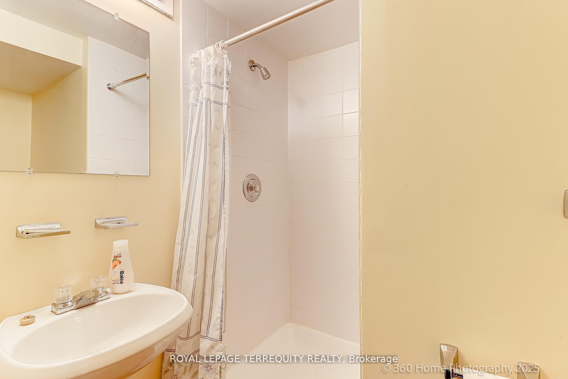 27 John Best Avenue, Toronto, ON - Indoor Photo Showing Bathroom