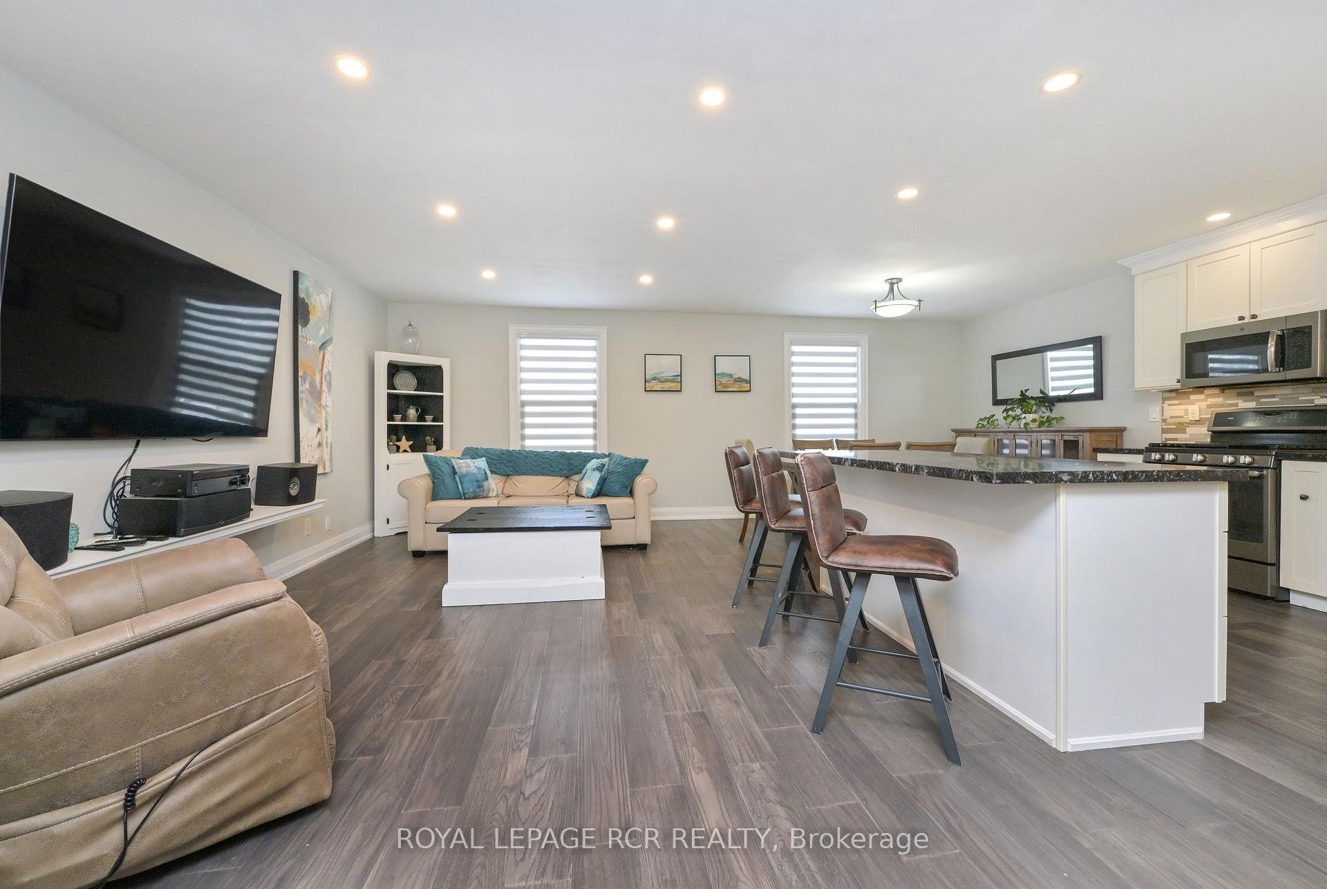 14 Goldgate Crescent, Orangeville, ON - Indoor Photo Showing Kitchen With Upgraded Kitchen
