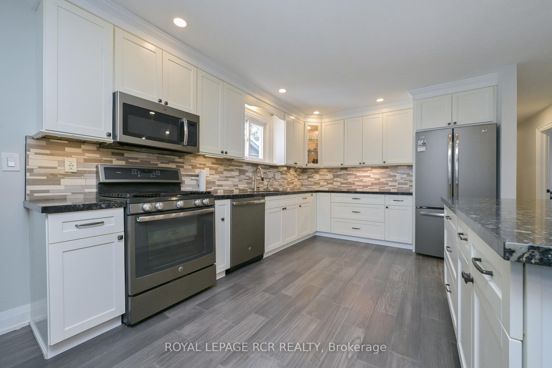 14 Goldgate Crescent, Orangeville, ON - Indoor Photo Showing Kitchen With Upgraded Kitchen